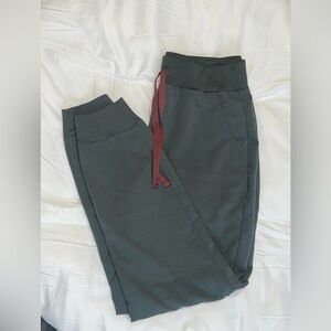 FIGS women’s Zamora jogger scrub pants